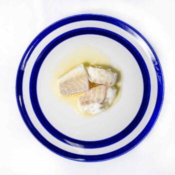 Artesanos Alalunga European hake loins in olive oil Top Down Open Styled for WEB