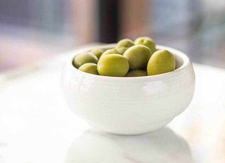 Castelvetrano Olives per 1 lb Caputo's Market & Deli