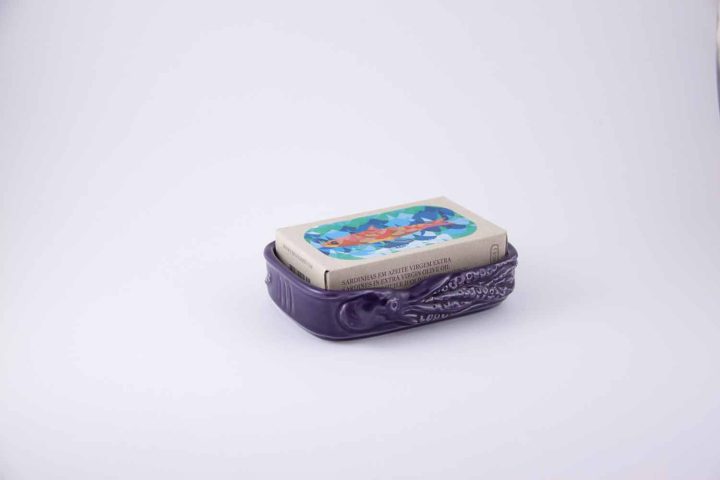 Jose-Gourmet-Conservas-Ceramic-Lilac-Octopus-and-Sardines-in-EVOO-Side-White-BG-For-web