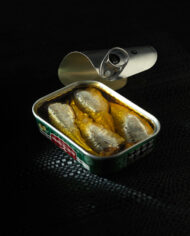 LES MOUETTES D’ARVOR SARDINES IN EVOO styled for WEB