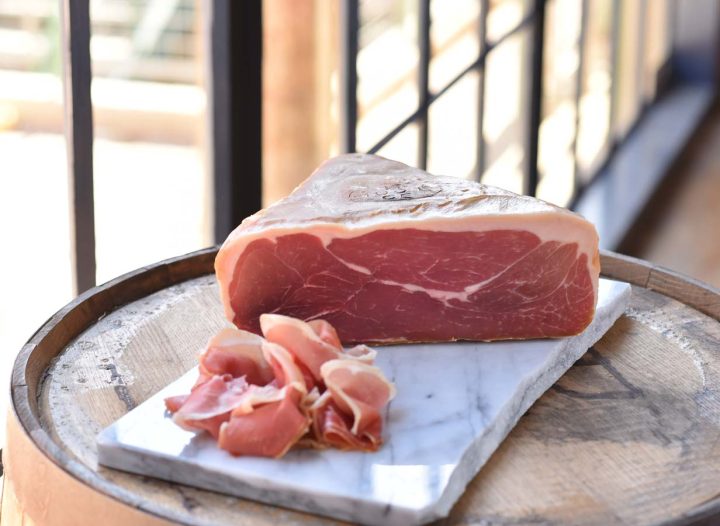 Prosciutto-Crudo-Fontana-di-Praga-2