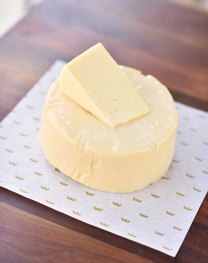 Provolone-Piccante-Mitica-1